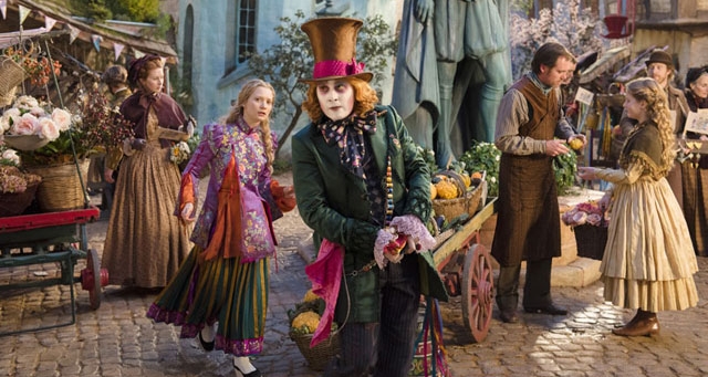 RESENHA CRÍTICA: Alice Através do Espelho (Alice Through the Looking Glass) RESENHA CRÍTICA: Alice Através do Espelho (Alice Through the Looking Glass)