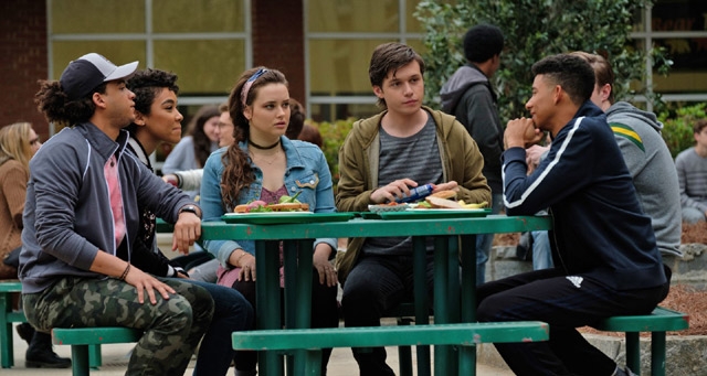 RESENHA CRÍTICA: Com Amor, Simon (Love, Simon) RESENHA CRÍTICA: Com Amor, Simon (Love, Simon)