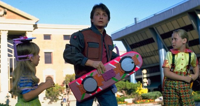 FILMES CLÁSSICOS NAS TELONAS: DE VOLTA PARA O FUTURO 2 FILMES CLÁSSICOS NAS TELONAS: DE VOLTA PARA O FUTURO 2