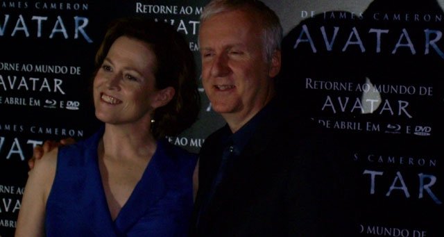 Entrevista Coletiva de James Cameron e Sigourney Weaver no Lançamento de AVATAR em DVD e BLU-RAY