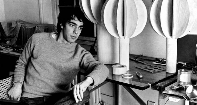 Uma Peca Iconoclastra dos Anos 80 Uma Peca Iconoclastra dos Anos 80