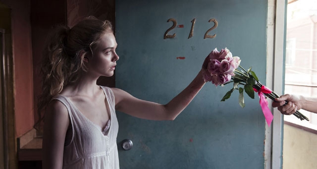 RESENHA CRÍTICA: Demônio de Neon (The Neon Demon) RESENHA CRÍTICA: Demônio de Neon (The Neon Demon)