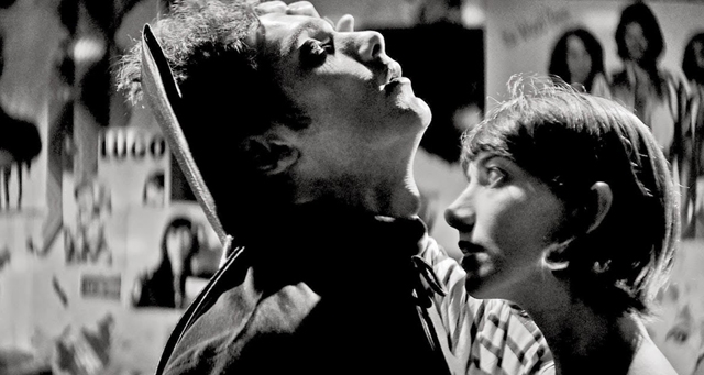 RESENHA CRÍTICA: Garota Sombria Caminha pela Noite (A Girl Walks Home Alone at Night) RESENHA CRÍTICA: Garota Sombria Caminha pela Noite (A Girl Walks Home Alone at Night)